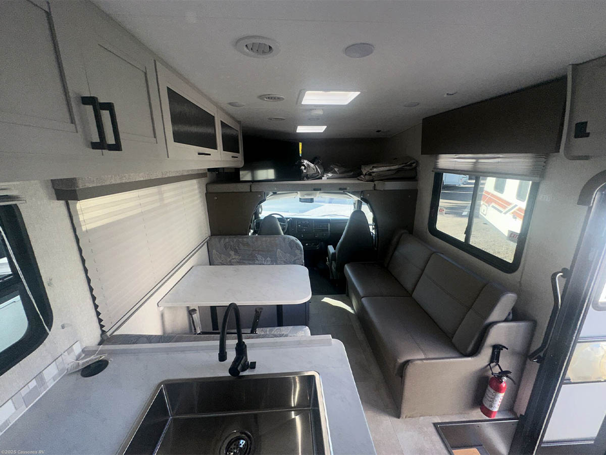 2024-coachmen-freelander-27qb-chevy-05